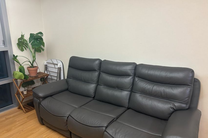 Connection to the International Business Dist 14th image