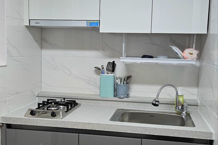 A studio apartment you'll want to stay in 5th image