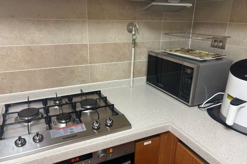 Connection to the International Business Dist 17th image