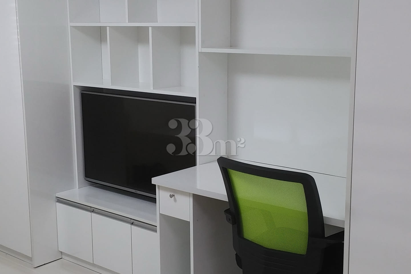 Fully furnished open-plan studio apartment 4th image