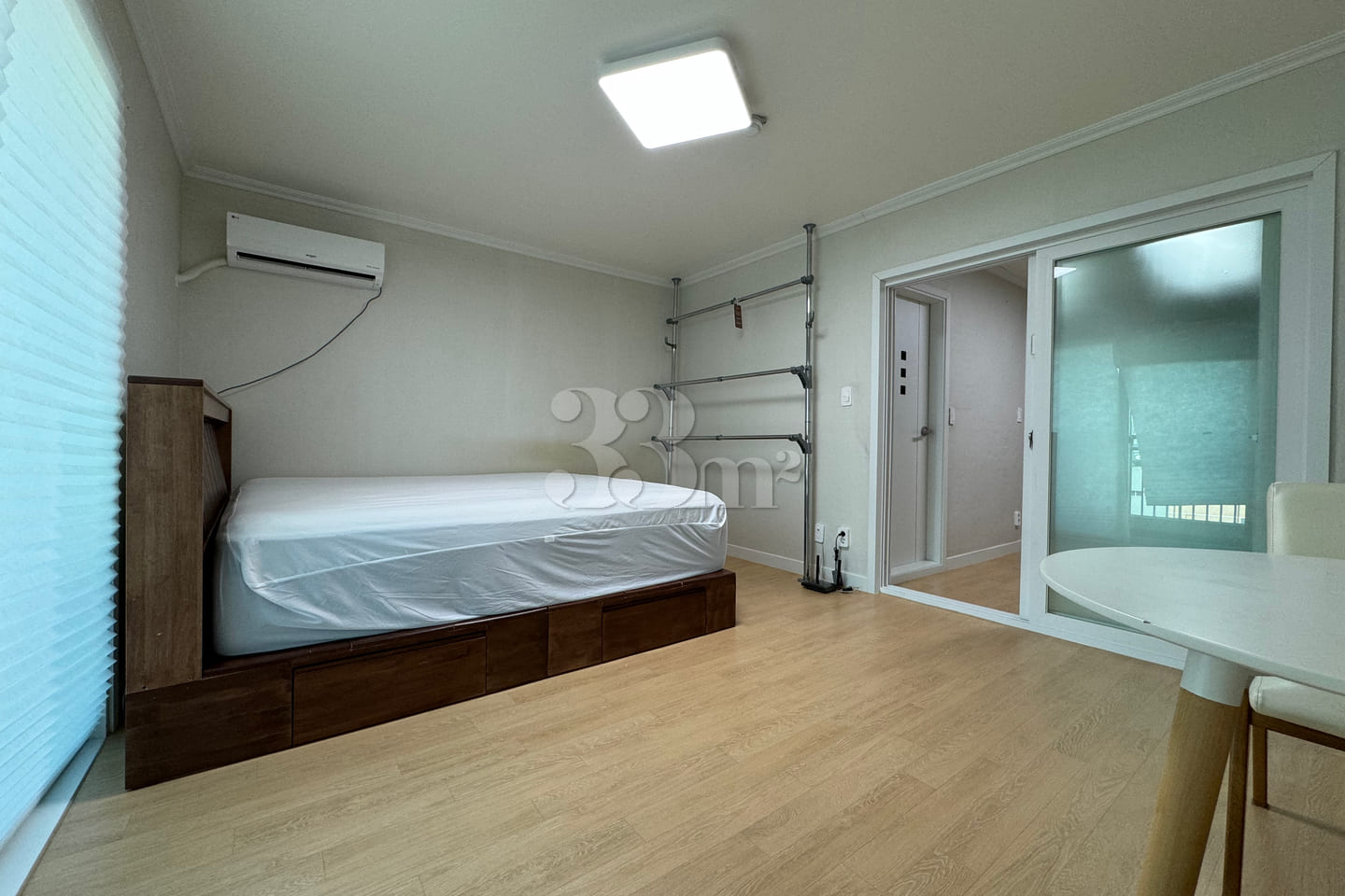 Two-room apartment near the government comple 2th image