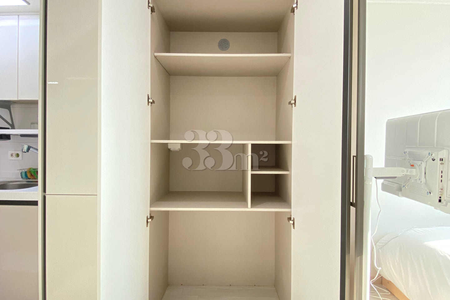 Newly built studio apartment, 3 minutes from 15th image