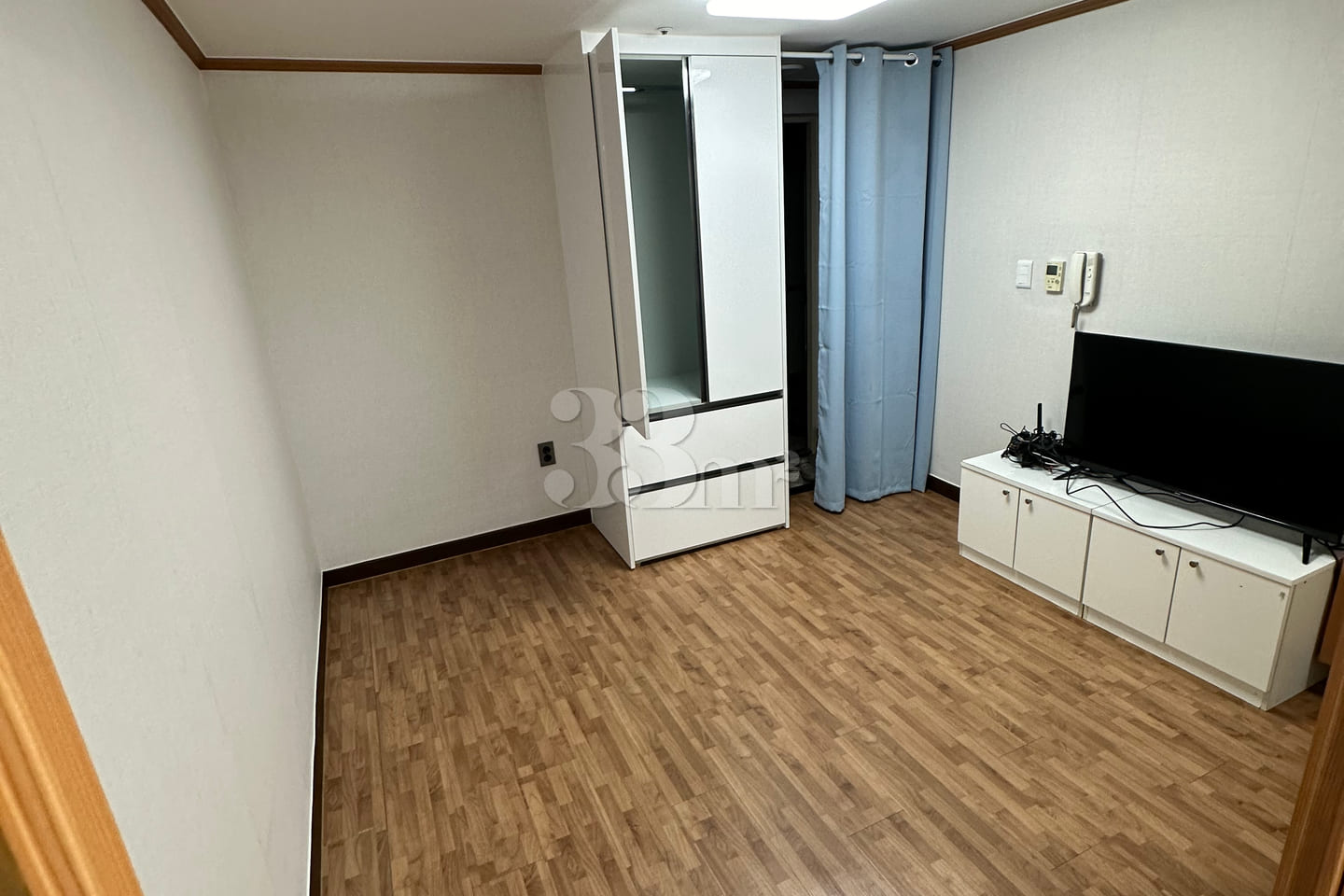 Clean, fully furnished apartment in front of  1th image