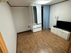 Clean, fully furnished apartment in front of 1th image