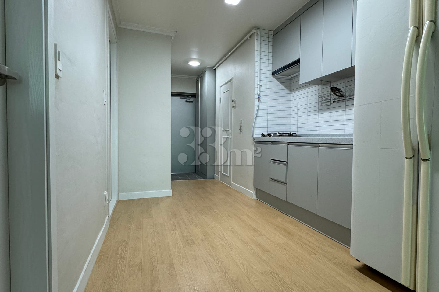 Two-room apartment near the government comple 4th image