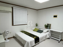 Spacious studio apartment with excellent amen 6th image
