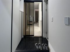 J2๐Fully-furnished Studio Apartment with a G 0th image