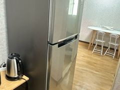 Two rooms, sleeps 4 or more. 0th image
