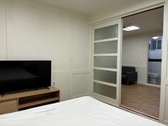 Cost-effective two-bedroom apartment in a dou 2th image
