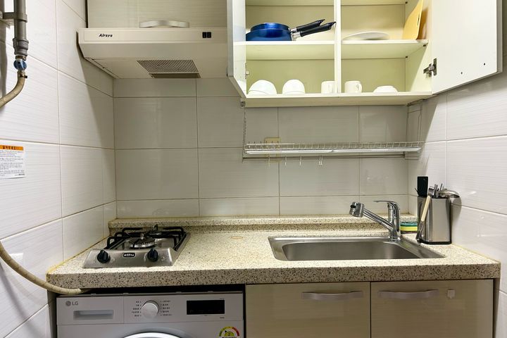 4-person room with 2 double beds 6th image