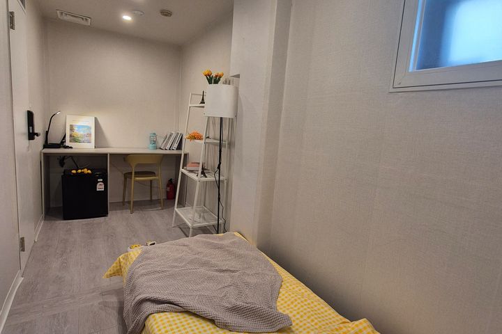 Large Room E (with exterior window) 4th image