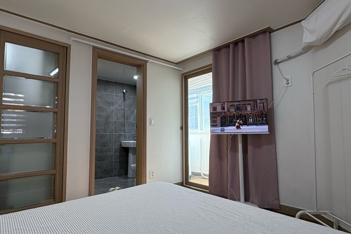 Studio apartment 5 minutes from Janggi Statio 2th image