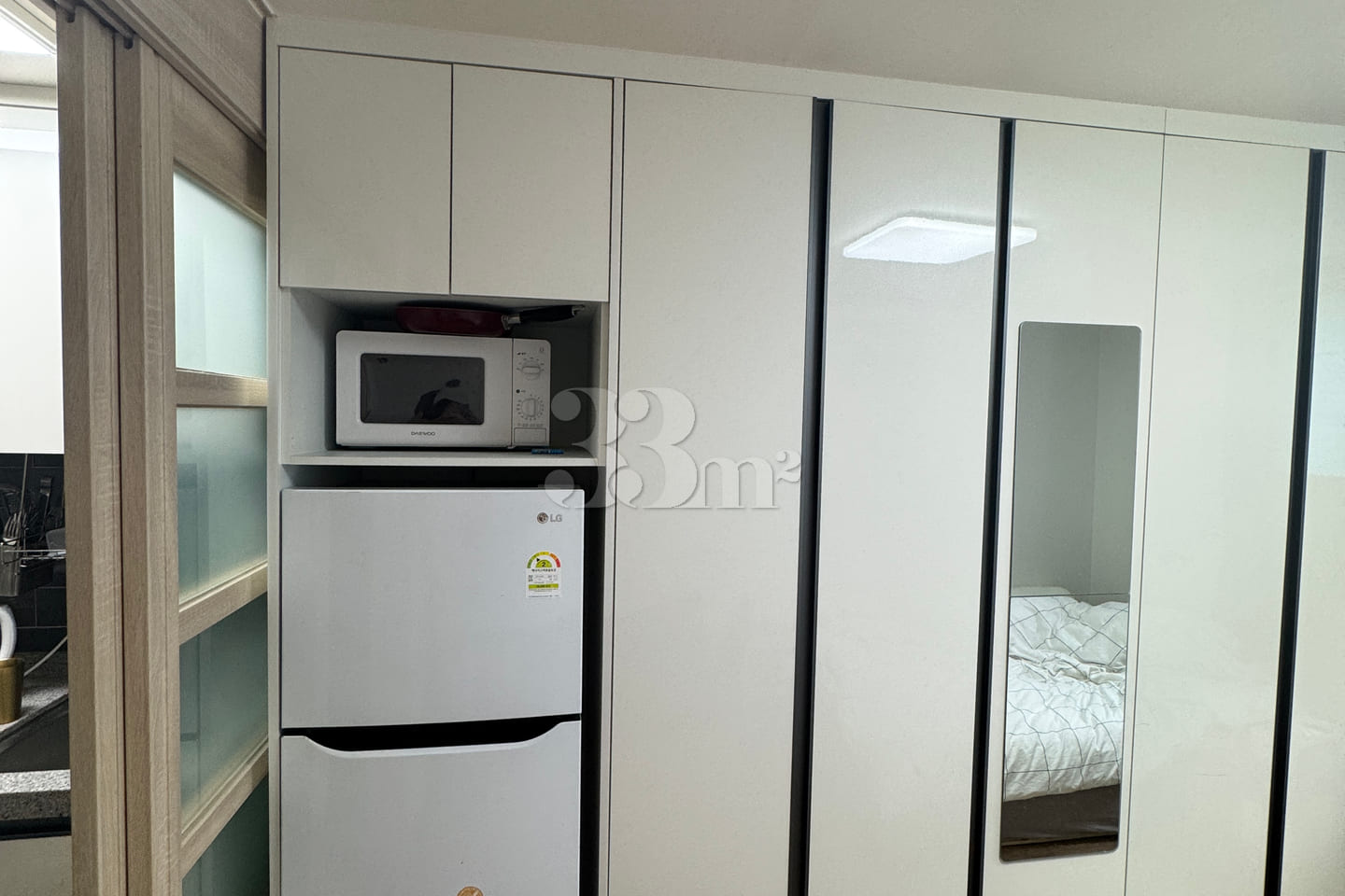 Studio apartment with a separate kitchen (Gwa 6th image