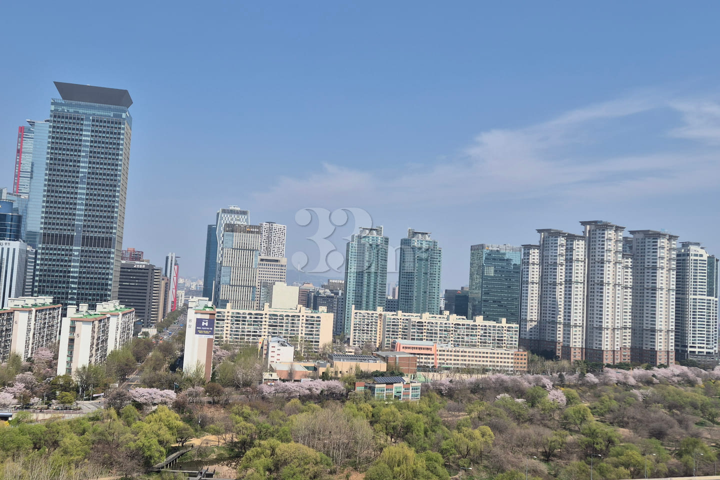 High-rise view 🌲 30 seconds from Singil Stat 17th image