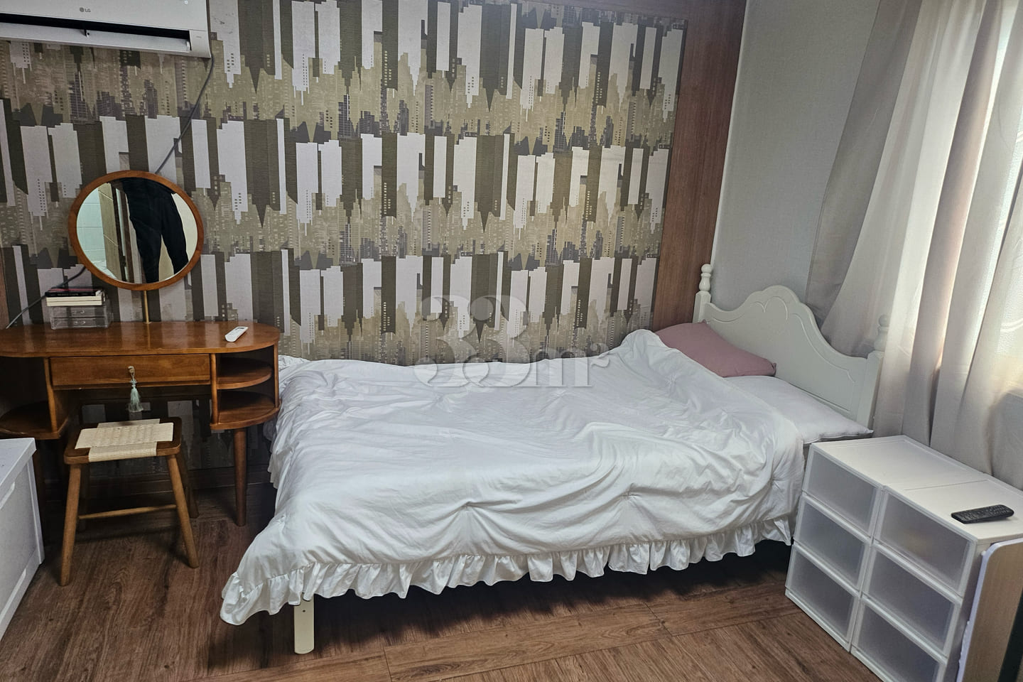 It is a studio apartment with a kitchen. 1th image