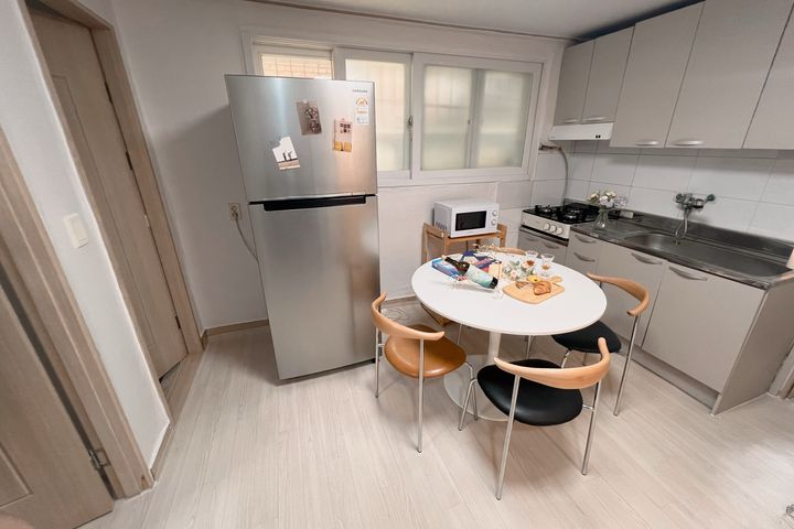 2-bedroom unit near Sangdo Station 0th image