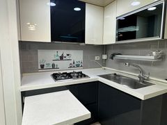 Two-bedroom apartment with convenient transpo 4th image