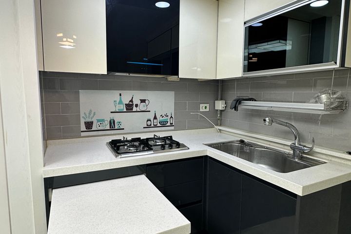 Two-bedroom apartment with convenient transpo 4th image