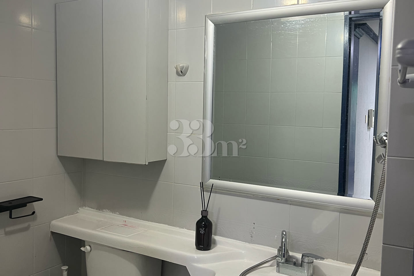Sunny two-bedroom apartment near the subway s 7th image