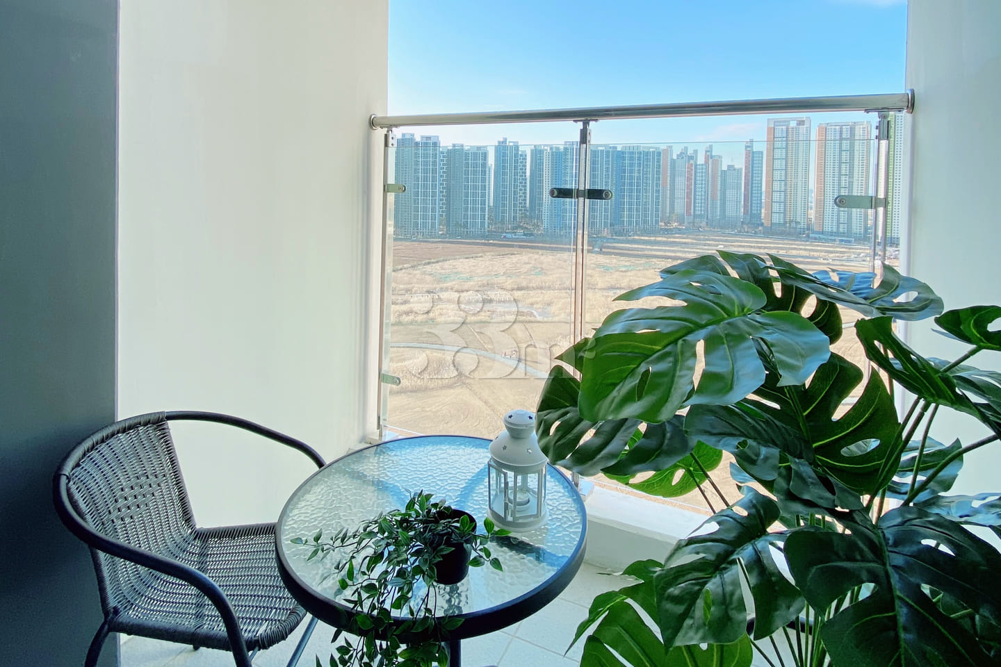 3 bedrooms, 2 bathrooms, spacious living room 3th image