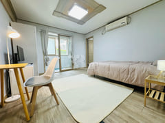 Fully furnished studio apartment near the cen 4th image