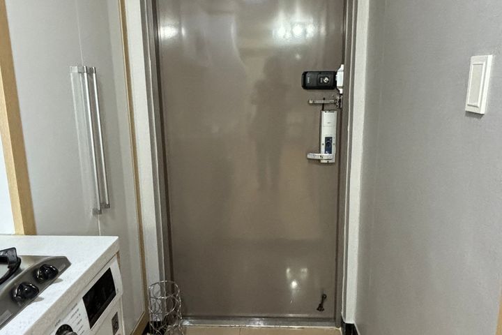 Gangnam Station, 1-minute walk, fully furnish 16th image