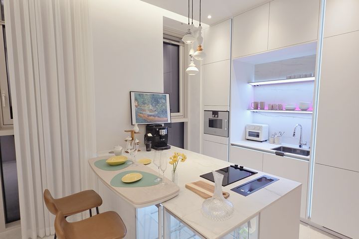 Newly built suite near Cheongdam Intersection 5th image