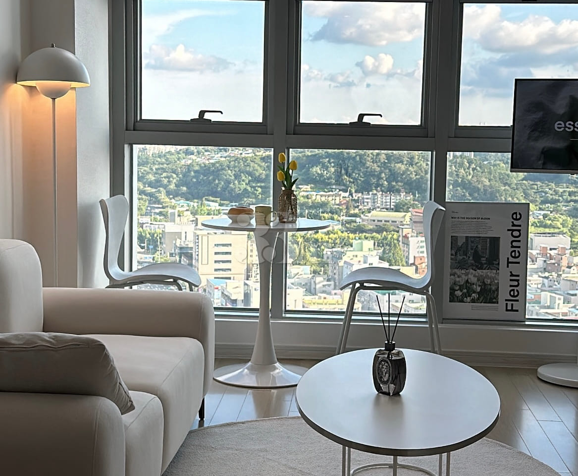 Great value 🔥 Fully furnished, right by the 0th image