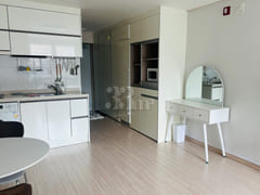Cozy, fully furnished apartment 3 minutes fro 1th image