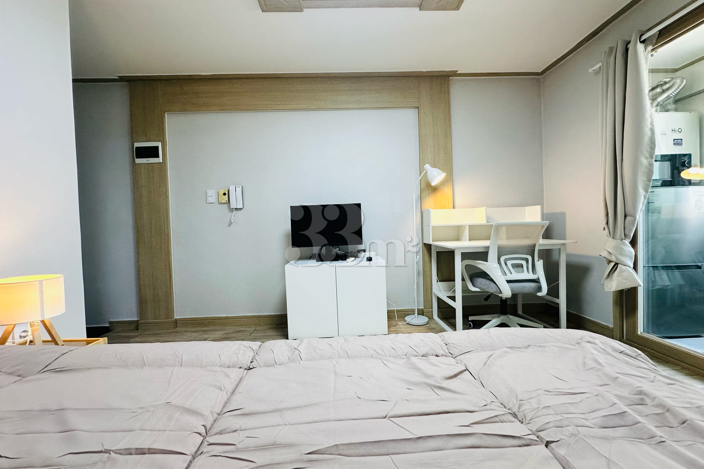 Fully furnished studio apartment near the cen 3th image
