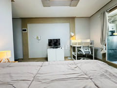 Fully furnished studio apartment near the cen 3th image