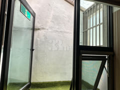 4 minutes to Sinchon, 9 minutes to Hongdae (o 10th image