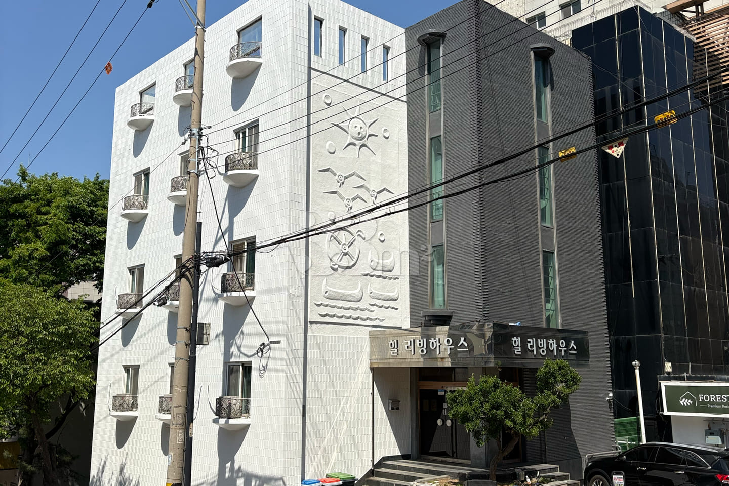 Fully furnished 3-room unit near Juan Station 13th image