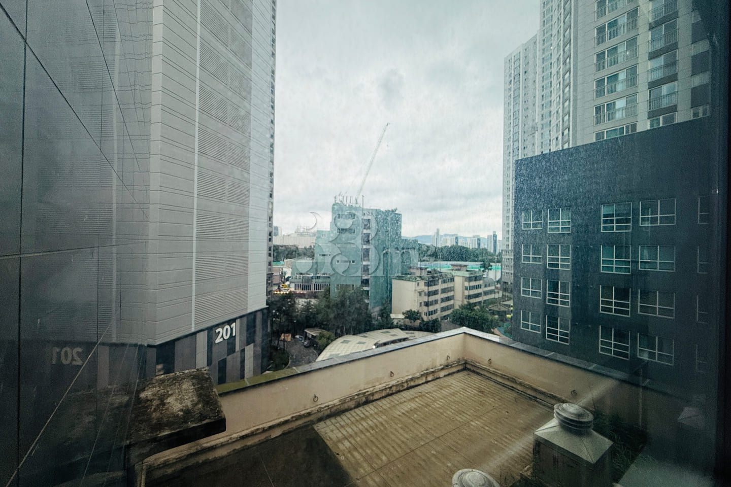 Fully-furnished/Spacious Officetel 17th image