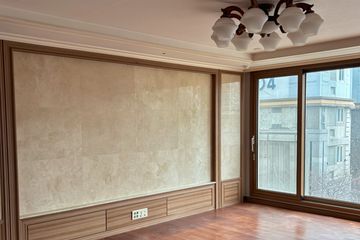 Apartment near the station in Hyangnam-eup