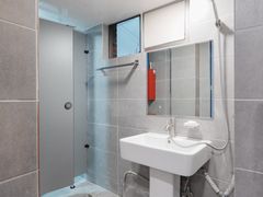 Room 402 3th image