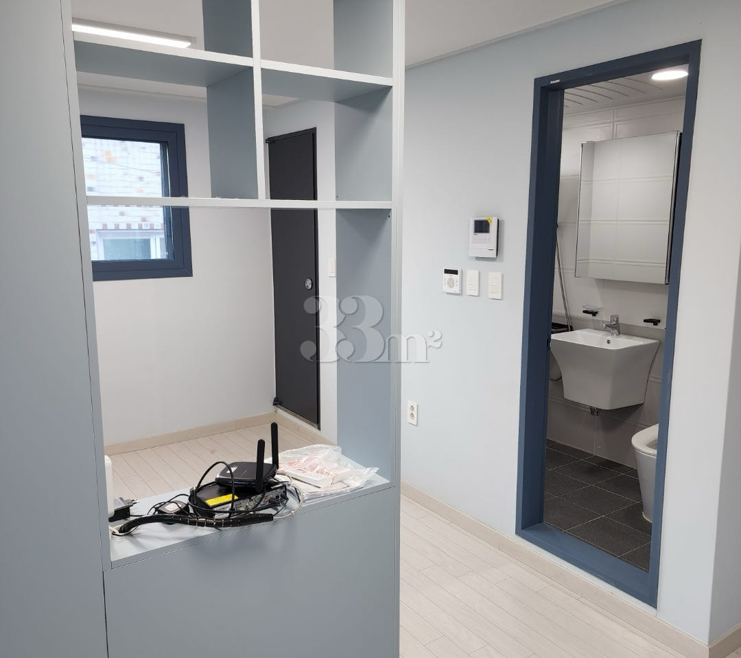 Clean studio apartment in Siheung-dong 3th image