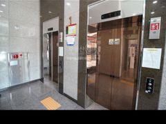 Loft-style officetel near Hoegi Station 19th image