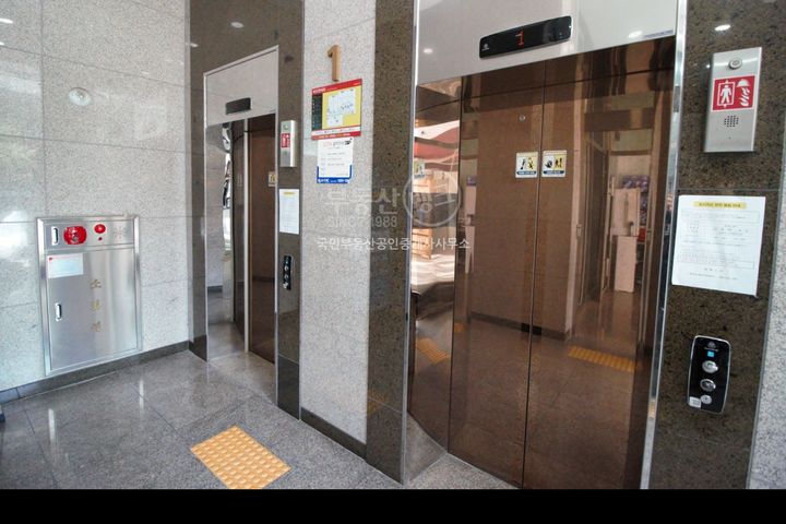 Loft-style officetel near Hoegi Station 19th image