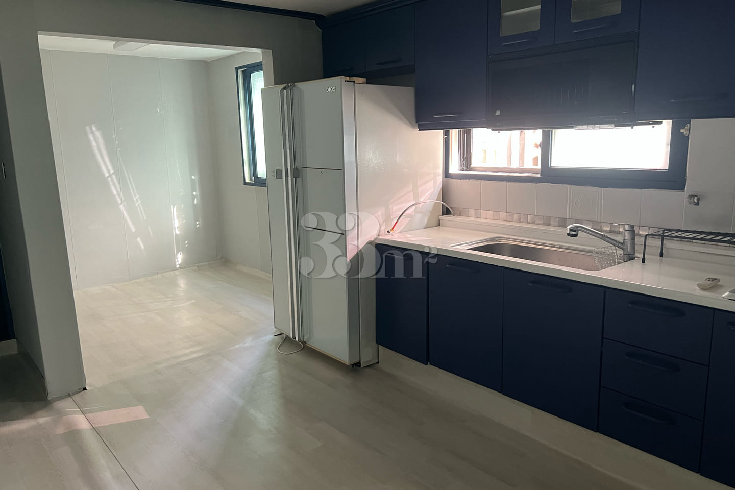 Sunny two-bedroom apartment near the subway s 5th image
