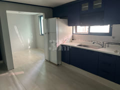 Sunny two-bedroom apartment near the subway s 5th image