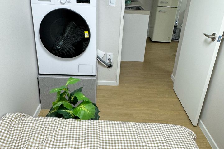 Two-room house near Sinseoldong Station 7th image