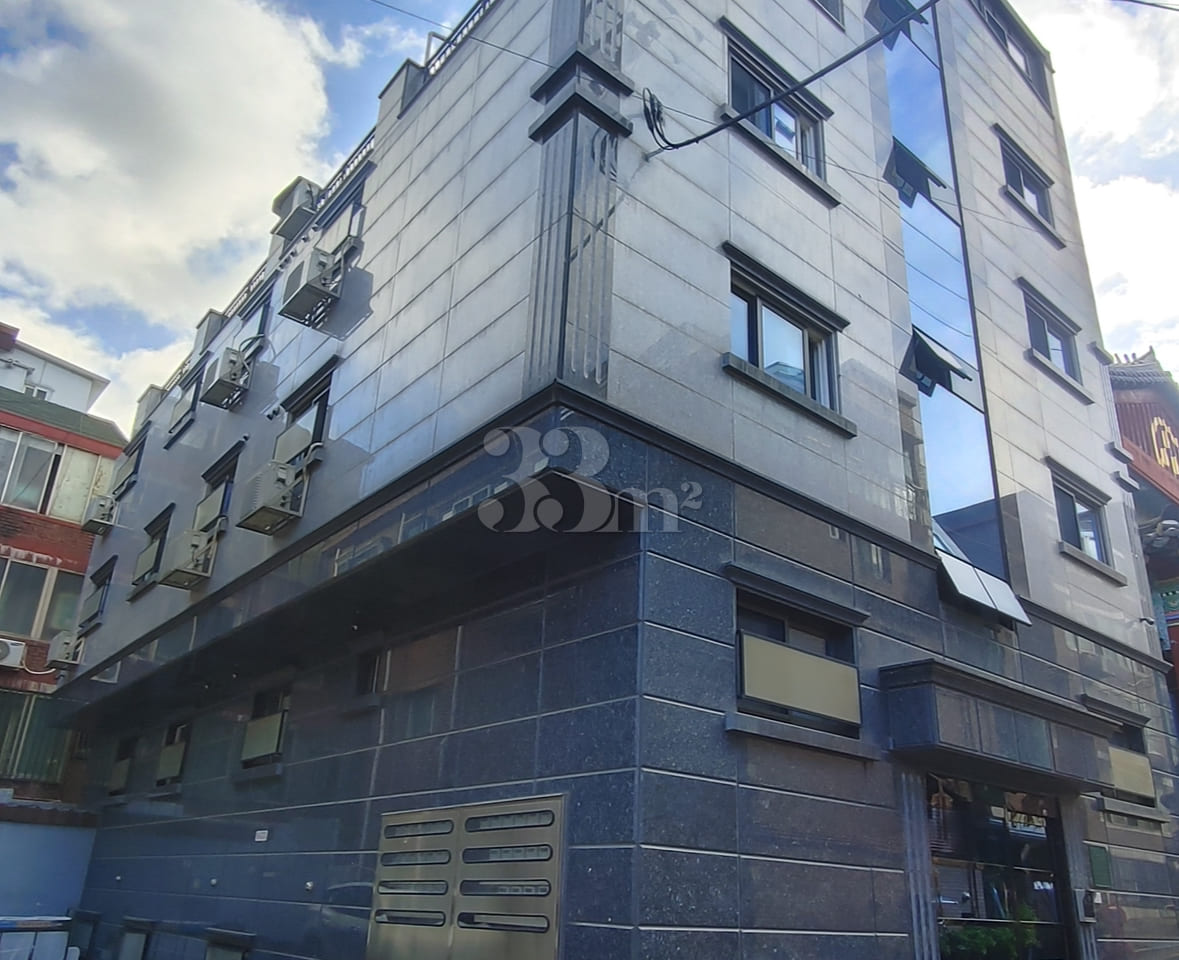 New 3-story studio apartment, 3 minutes from  12th image