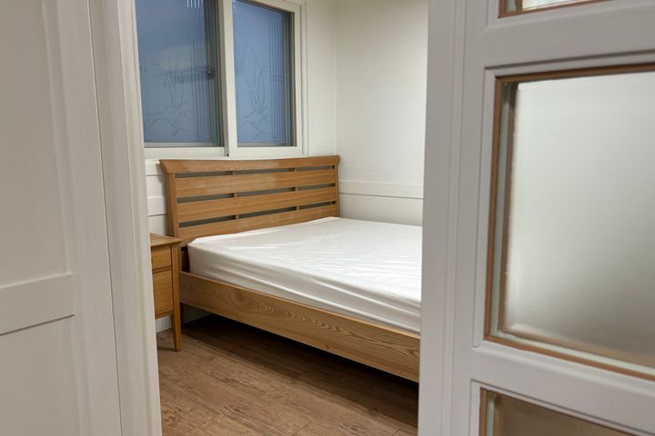 Cost-effective two-bedroom apartment in a dou 0th image