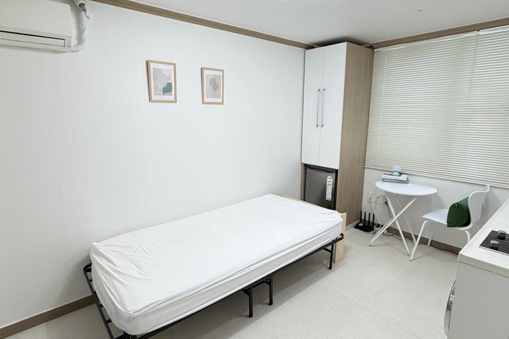 4-minute walk to Sinchon, 9-minute walk to Ho 3th image