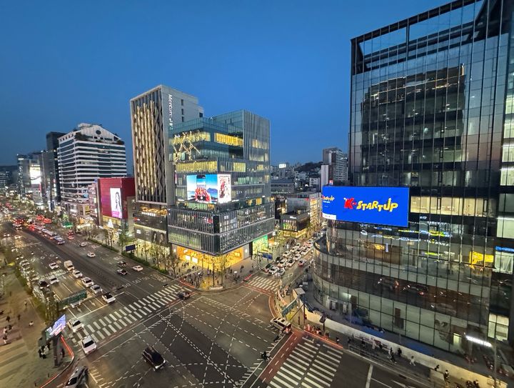 Hongdae Super Prime Location City View ☀️ 방 이미지