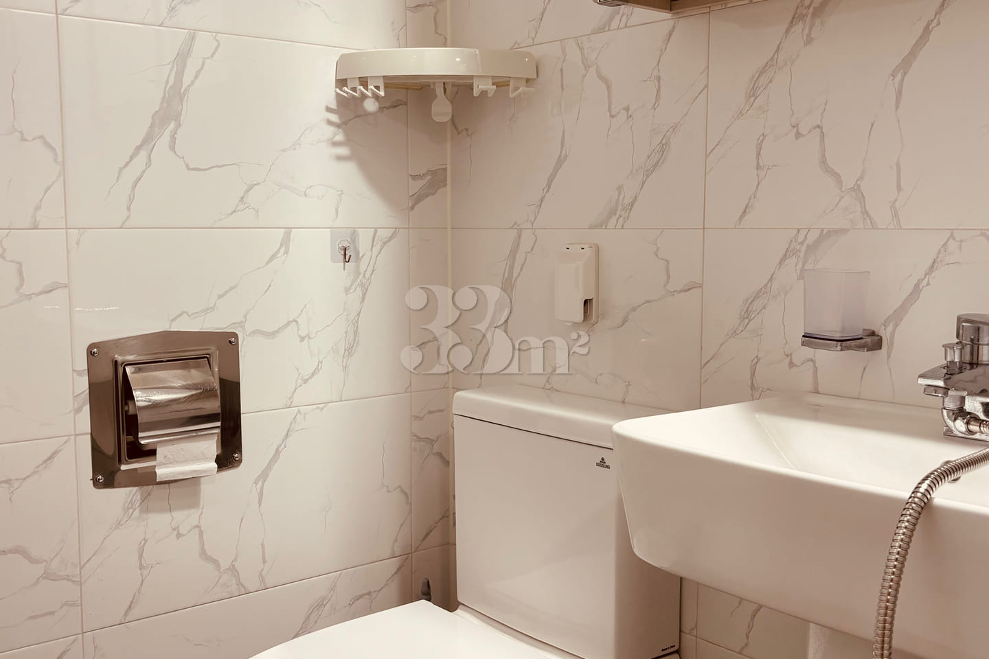 New 3-story studio apartment, 3 minutes from 11th image