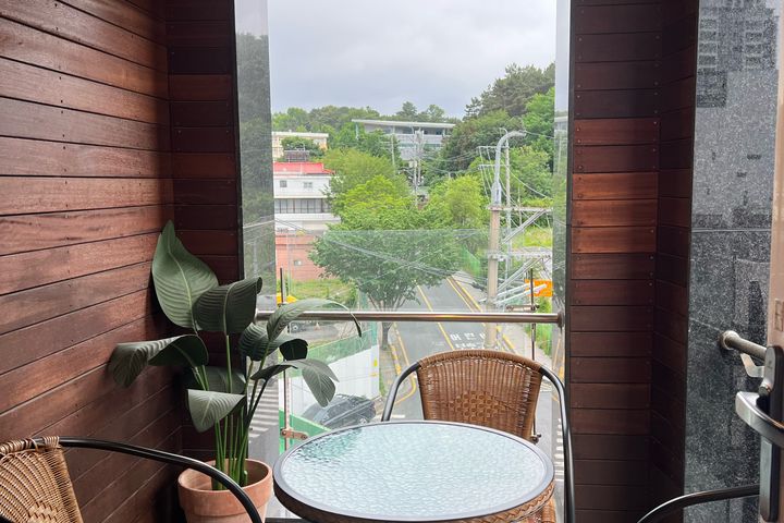 Urban Stay Lumi 18th image