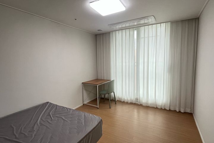 Top Floor_ Fully Furnished Modern House 6th image