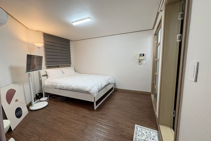 Studio apartment 5 minutes from Janggi Statio 1th image